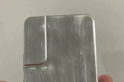 Samsung Galaxy S22 can be operated with one hand