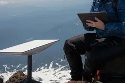 iOS 18.3 update adds Starlink satellite connectivity support