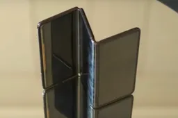 TCL shows its Z-folding smartphone (video)