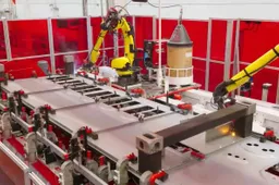 Tesla shows off megafactory for the first time - produces unbelievable batteries