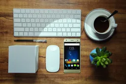 Uhans H5000 quick hands on video (ft Donald Trump)