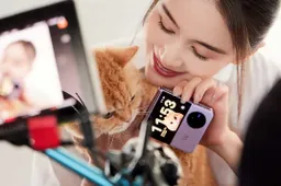 Live Image of Vivo X Flip Unveils Amazing Cover Screen, Galaxy Z Flip Better Watch Out!