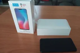 Real live photos of VIVO V9 leaked with retail box