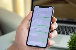WhatsApp Unveils Translucent Interface: Enhancing User Experience
