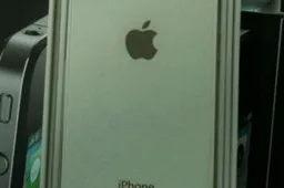 Genuine White iPhone 4 On the Grey Market in China!