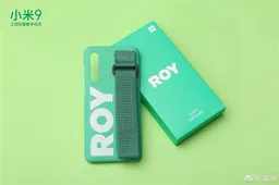 Xiaomi Mi 9 gets a customized protective mint-green case