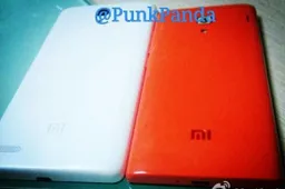 Xiaomi Mi3 appears again this time from the rear and it isn’t 5.5-inch