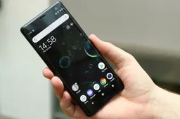 Sony Xperia XZ3 with curved OLED display, Android 9.0 Pie, and Side-Sense goes official