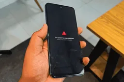 Xiaomi Halts HyperOS Updates After Black Screen Bug