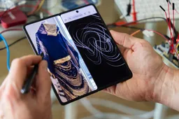 Honor and CuteCircuit Debut World’s First AI-Designed Multipurpose Outfit