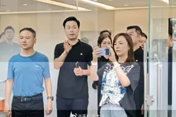 Xiaomi 16 Pro Max Spy Shots Reveal Secondary Display