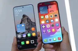 Xiaomi HyperOS 3 or iOS 26? Spot the difference (if you can)