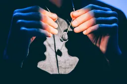 Apple AI Devices Leak: Smart Glasses, Siri Pendant, and Camera AirPods