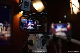 vivo X300 Ultra's 400mm Teleconverter Spotted Live!