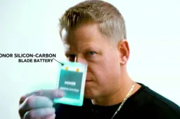 Honor's Blade Battery Can Cut Fruit — And It's Built for 7,000mAh Foldables