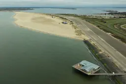 het strand aan de brouwersdam