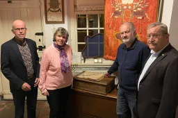 overhandigen rabbijnenbijbel 6