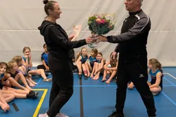 Rosanne - Bloemen overhandiging