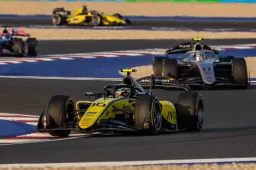 Bortoleto slaat slag in titelstrijd met Hadjar in F2-sprintrace Abu Dhabi