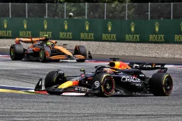 Verstappen laaiend na horen over tijdstraf: 'Natuurlijk... belachelijk'