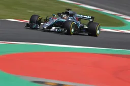 Samenvatting VT3: Mercedes domineert met snelle tijden, Verstappen heeft problemen