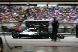 "Mercedes verbruikt minder olie na Melbourne"