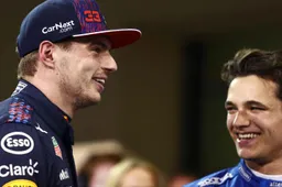 Verstappen en Norris zingen samen voor jarige vriend
