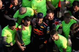 Ricciardo bedankt Mercedes voor langzamer rijden"