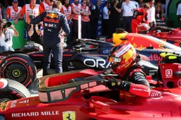 Teleurgestelde Sainz geeft compliment aan Verstappen: 'Max verdient het'