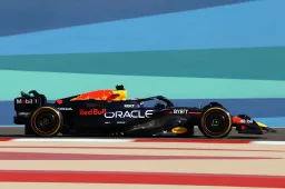 En plots is daar Mercedes! Hamilton snelste in VT2, Verstappen slechts P6