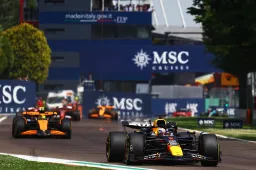 Verstappen ontvangt mooi compliment van McLaren-teambaas: 'Verbluffend'