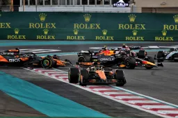 McLaren grijpt constructeurstitel door zege Norris ondanks perfect Ferrari