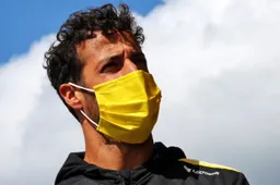 Video: Ricciardo straightens mirror at 300 km/h