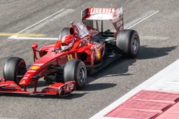 Leclerc conduce el icónico Ferrari de Schumacher en Abu Dhabi