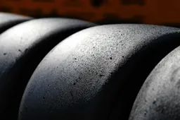 Pirelli calculates: Strategy of Verstappen is slower than Hamilton