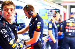 Verstappen botste met Hamilton én Russell in Monza: ‘Dat is de enige verklaring’