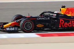Verstappen beats Mercedes for pole positon, Hamilton P2
