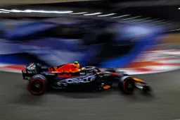 Perez and Norris clash: This incident earned the Mexican a penalty!
