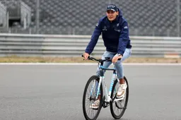 Raikkonen's retirement to start F1 transfers: 'All eyes on Mercedes now'