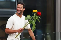 Ricciardo won't be put off: 'Blocking distractions'