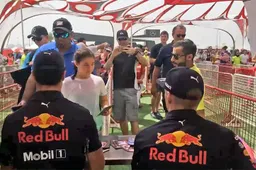 Video: Verstappen en Ricciardo ontmoeten hun fans in Bahrein