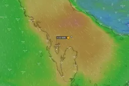 Weerupdate Bahrein: Men baant zich door een zandstorm richting circuit