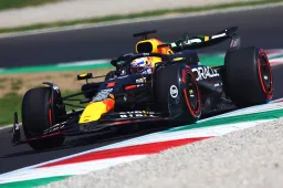 Hamilton sluit vrijdag als snelste af, Verstappen door pech op P14