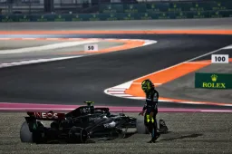 FIA untersucht Vorfall von Hamiltons Überquerung in Katar