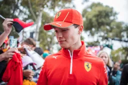 Depois da estreia na F1, Bearman decepciona na F2: "Difícil mudar a marcha"