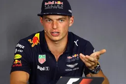 Verstappen zit in de persconferentie GP Mexico
