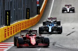 Sainz over verschil bij teams: 'Het bleef mijn ogen openen'