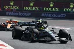 F1 WK-stand coureurs | Hamilton loopt flink in op Perez, Ricciardo scoort