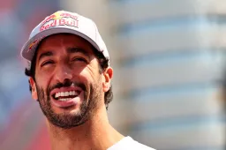 Why Coulthard believes it is 'risky' for Ricciardo to move to another class