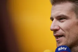 Riccardo stands up for Hulkenberg: "He was faster at the beginning".